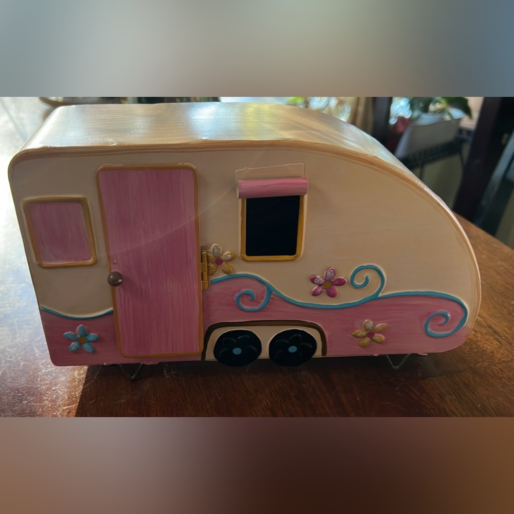 Camper ? Birdhouse